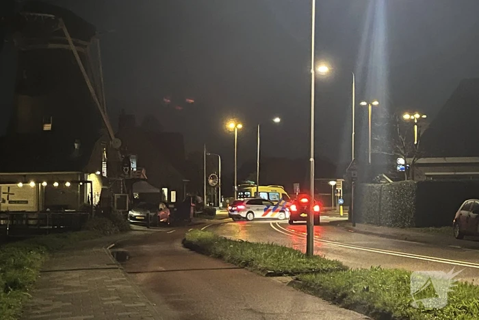 Politie valt woning binnen, verward persoon naar ziekenhuis
