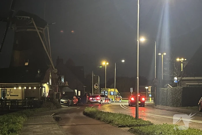 Politie valt woning binnen, verward persoon naar ziekenhuis