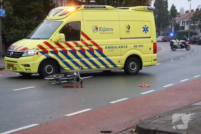 Automobilist rijdt door na botsing met fietser