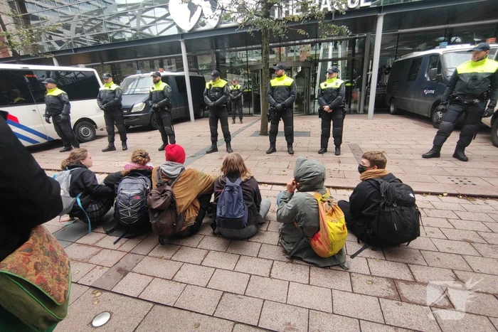 Bezetting in het Haags WTC tijdens landelijk woonprotest