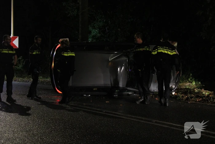 Auto op zijkant door ongeval