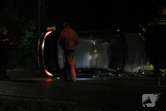 Auto op zijkant door ongeval