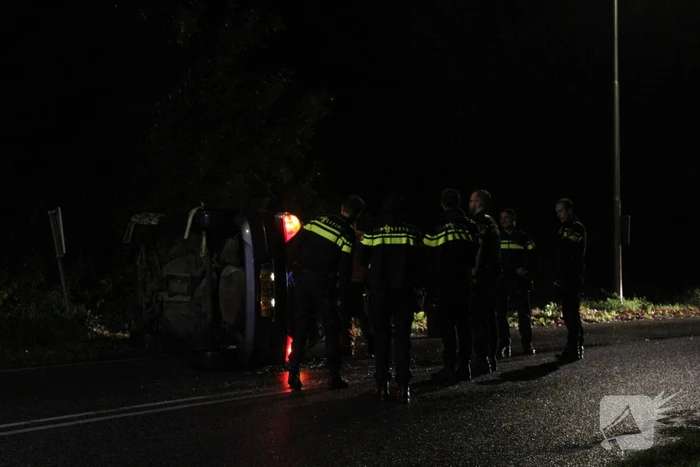 Auto op zijkant door ongeval