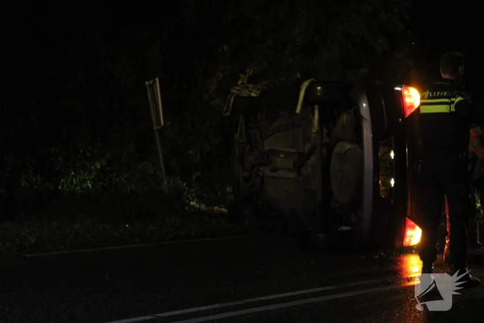 Auto op zijkant door ongeval