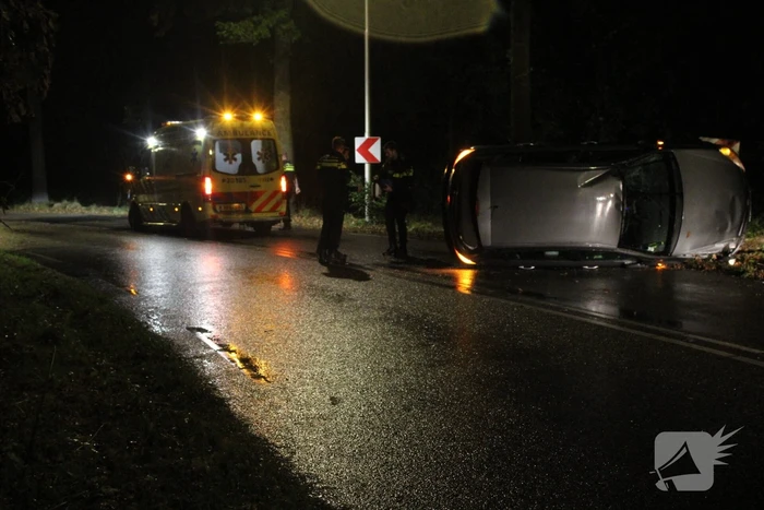 Auto op zijkant door ongeval