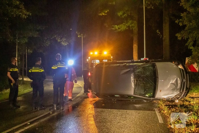 Auto op zijkant door ongeval