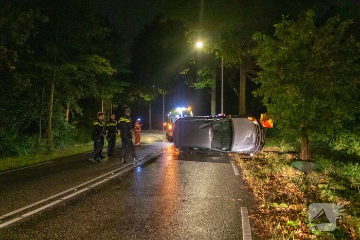 Auto op zijkant door ongeval