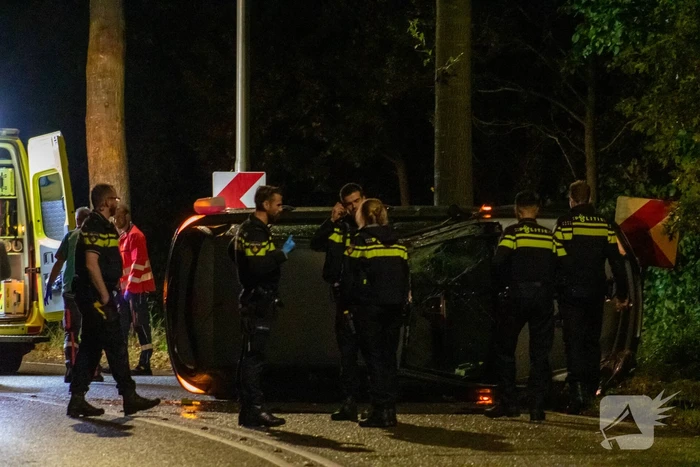 Auto op zijkant door ongeval