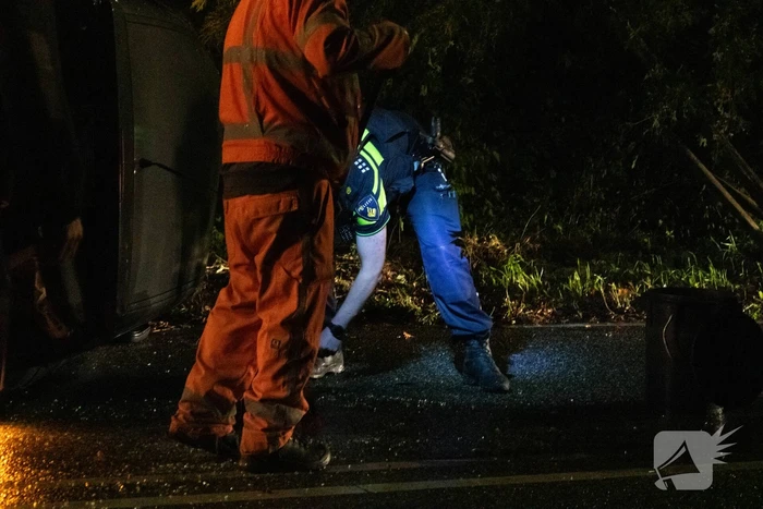 Auto op zijkant door ongeval