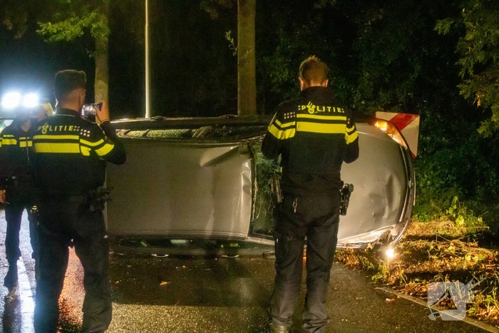 Auto op zijkant door ongeval