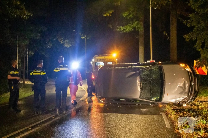 Auto op zijkant door ongeval
