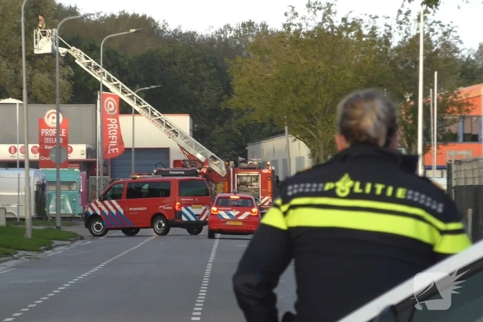 Weg afgesloten door brand