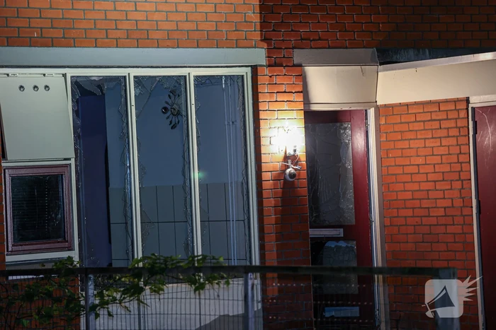Veel schade na explosie bij woning