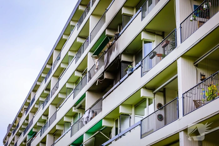 Felle brand zorgt voor veel schade in flatwoning