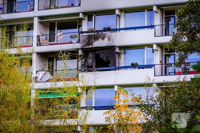 Felle brand zorgt voor veel schade in flatwoning