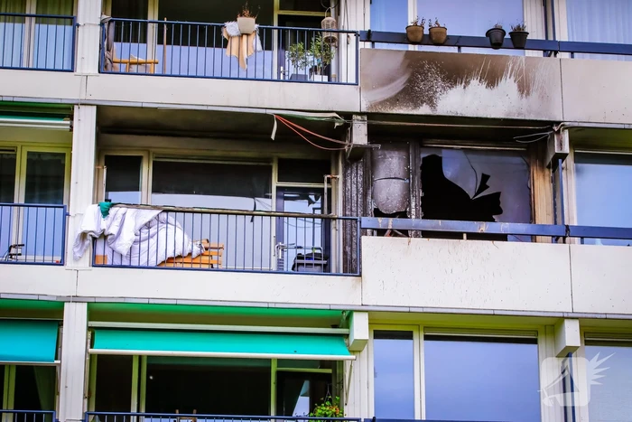 Felle brand zorgt voor veel schade in flatwoning