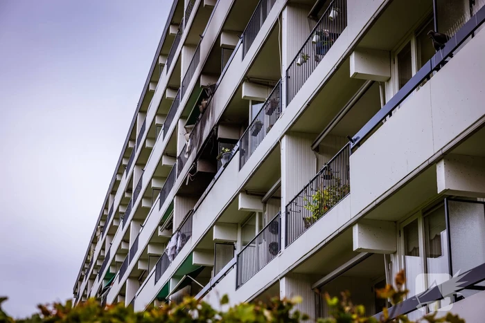 Felle brand zorgt voor veel schade in flatwoning