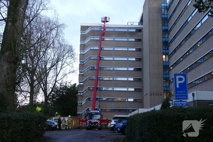 Brandweer controleert flat op mogelijke brand