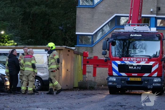 Brandweer controleert flat op mogelijke brand