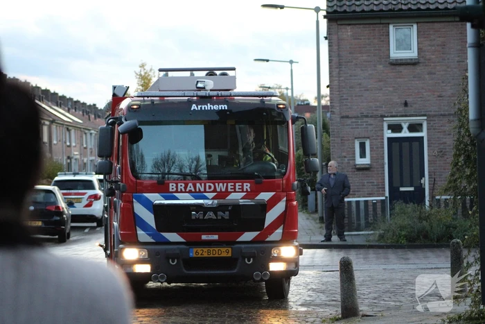 Brandweer controleert flat op mogelijke brand