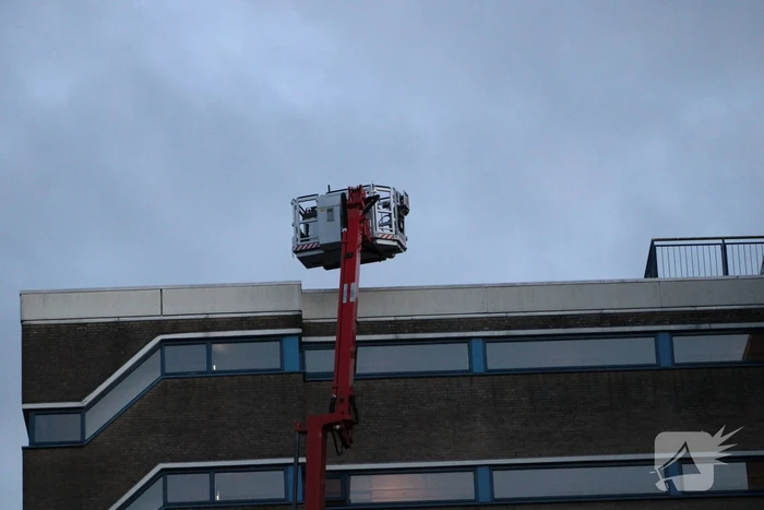 Brandweer controleert flat op mogelijke brand