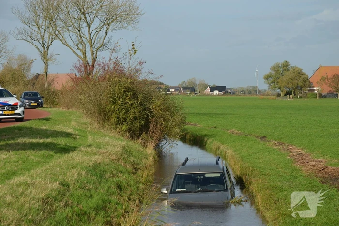 Automobilist belandt in sloot bij eenzijdig ongeval