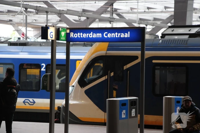 Gestrande reizigers en geen treinen door geknapte bovenleiding