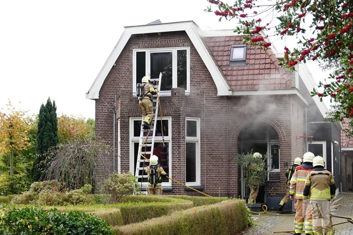 Flinke rookontwikkeling bij woningbrand in Gramsbergen