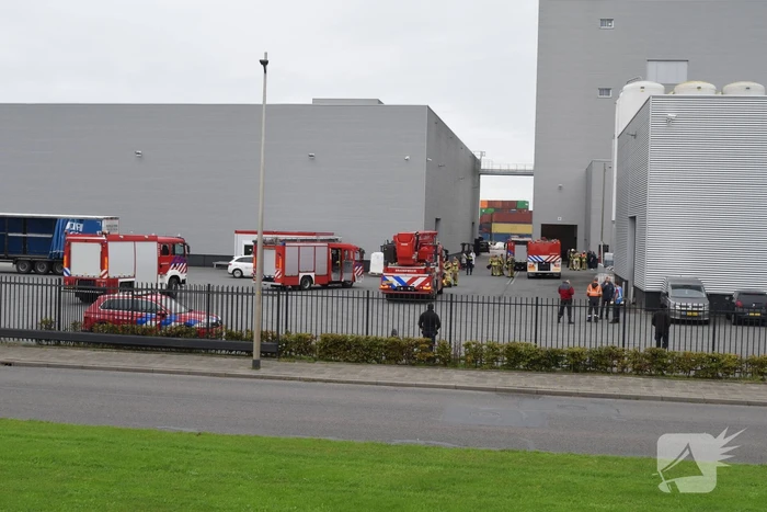 Hulpdiensten groots ingezet voor brand in bedrijfspand