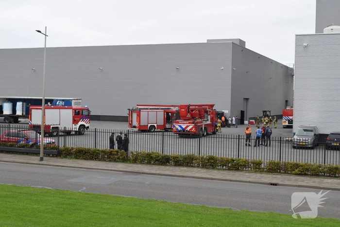 Hulpdiensten groots ingezet voor brand in bedrijfspand