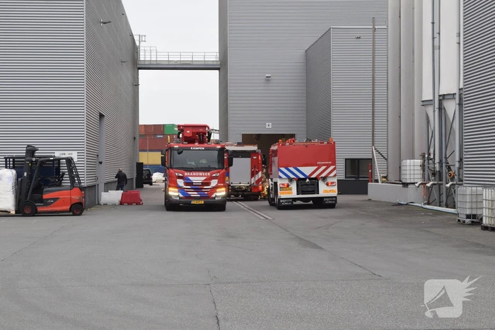 Hulpdiensten groots ingezet voor brand in bedrijfspand