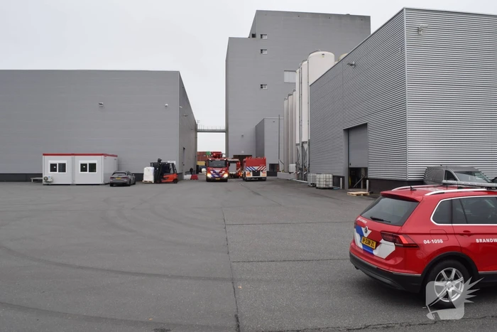 Hulpdiensten groots ingezet voor brand in bedrijfspand