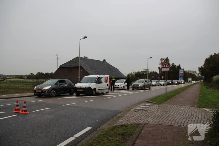 Meerdere voertuigen en scooter betrokken bij aanrijding