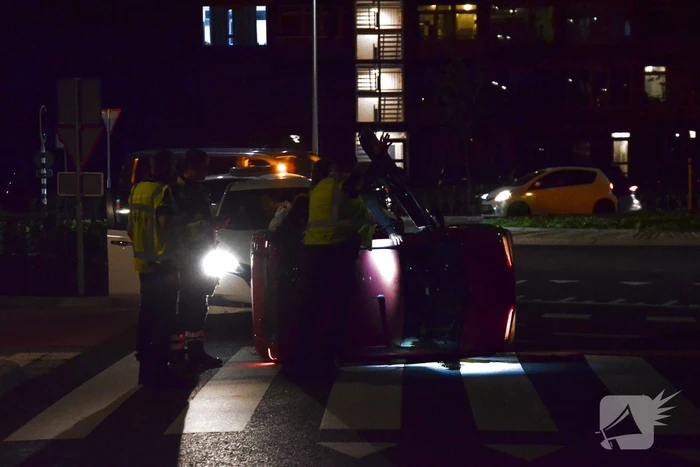 Brommobiel belandt op zijkant bij aanrijding