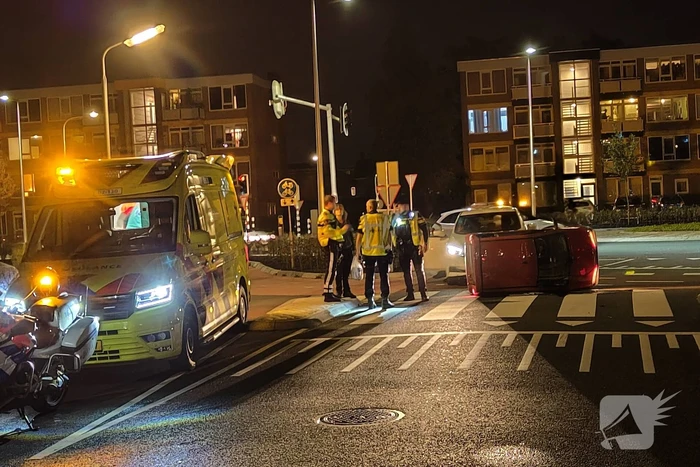 Brommobiel belandt op zijkant bij aanrijding