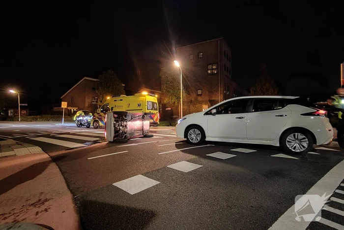 Brommobiel belandt op zijkant bij aanrijding