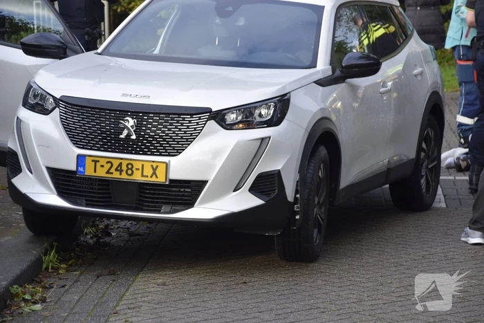Persoon in rolstoel gewond bij aanrijding