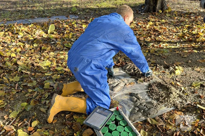 Bodemonderzoek naar schadelijke stoffen op plek Bijlmerramp