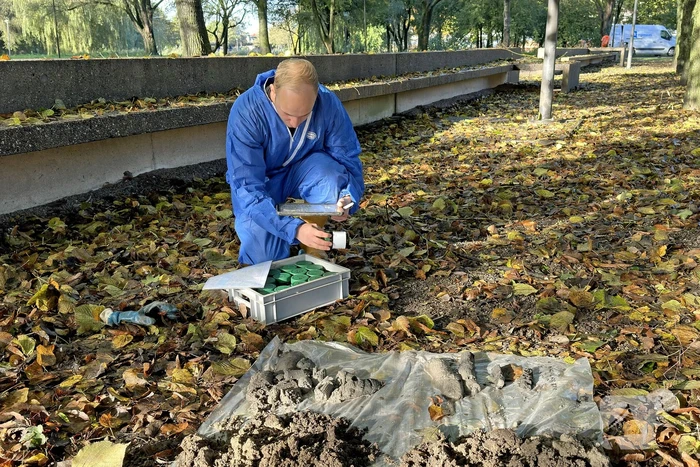 Bodemonderzoek naar schadelijke stoffen op plek Bijlmerramp
