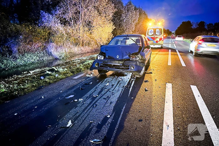Veel schade bij kop-staartbotsing tussen drie voertuigen