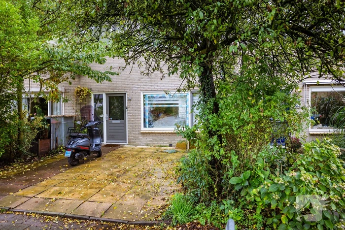 Schade door explosie bij woning