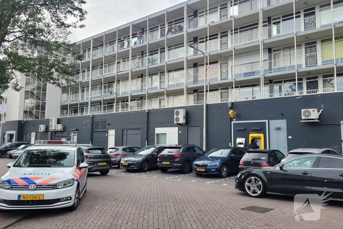 Politie houdt gesignaleerde aan in flat