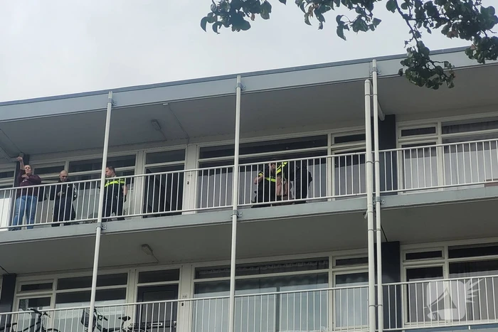 Politie houdt gesignaleerde aan in flat