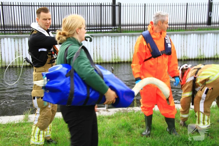 Bloedende zwaan houdt hulpdiensten bezig