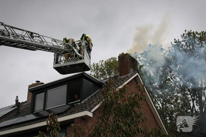 Hevige rookontwikkeling bij schoorsteenbrand