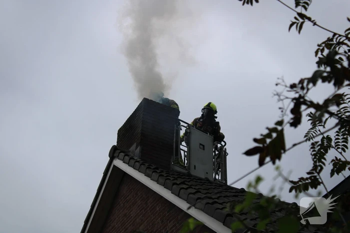 Hevige rookontwikkeling bij schoorsteenbrand