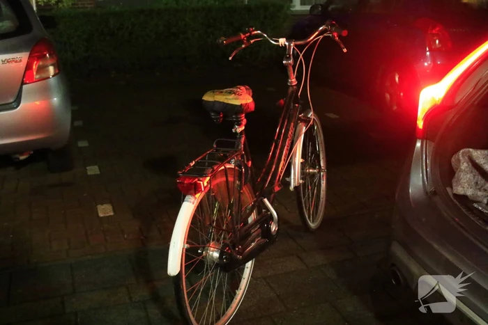 Fietser en bestelbus in botsing