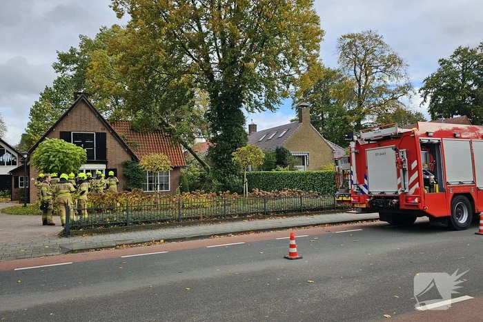 Forse schade aan woning door omgevallen boom