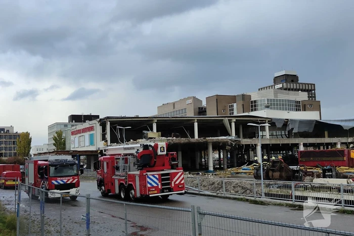 Dak dreigt van slooppand te waaien