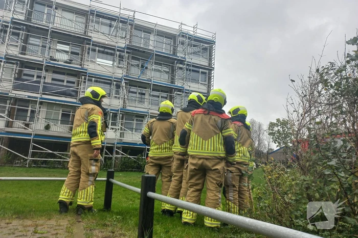 Brandweer ingezet voor losliggende steiger